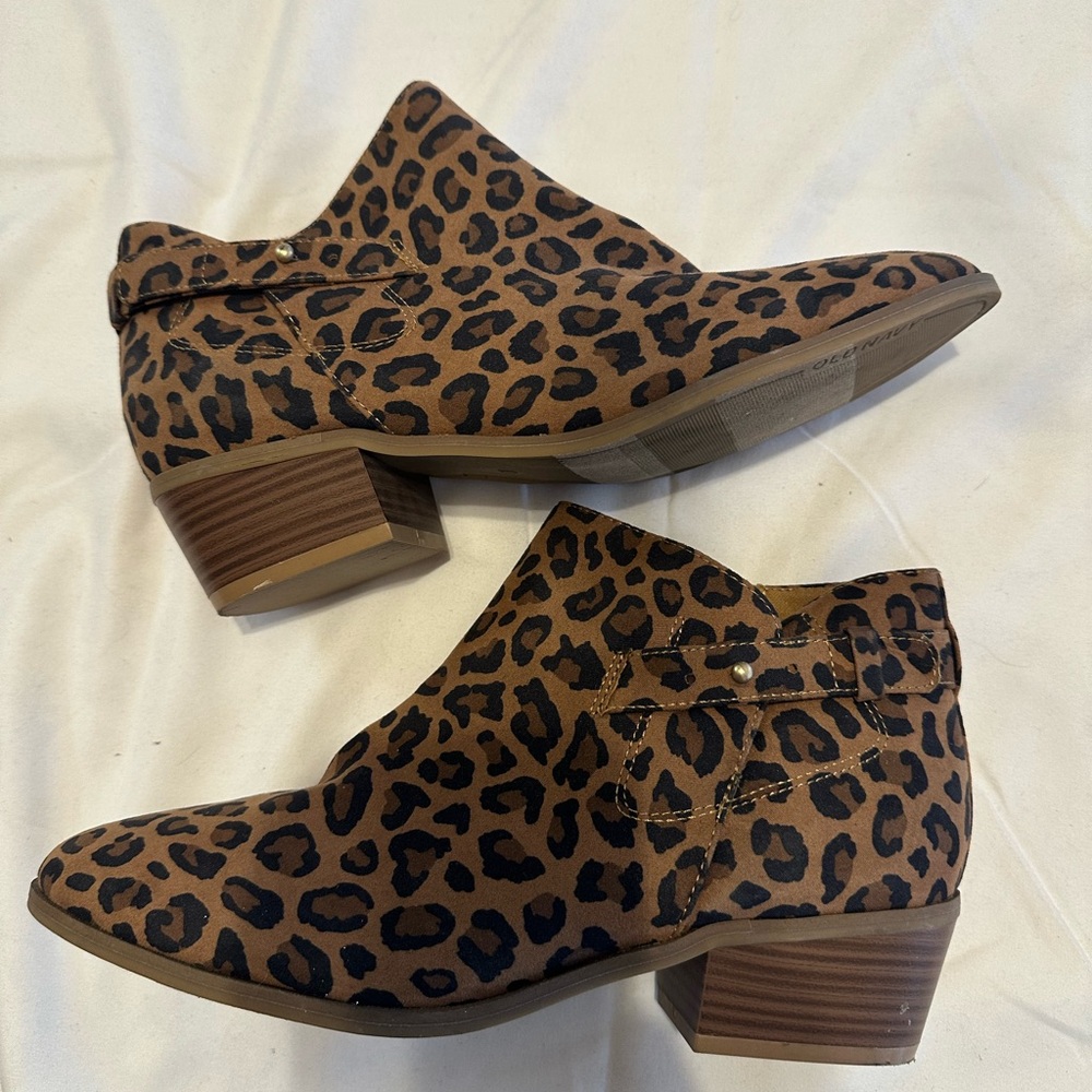 Women's OLD NAVY suede leopard print side zip ankle fashion boots size 9.5